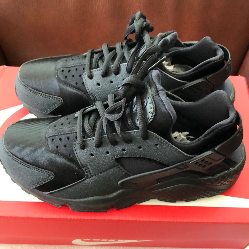 Nike Women’s Air Huarache Run in Black